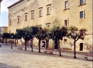 Tricase - piazza Giuseppe Pisanelli - Uno scorcio di Palazzo Gallone